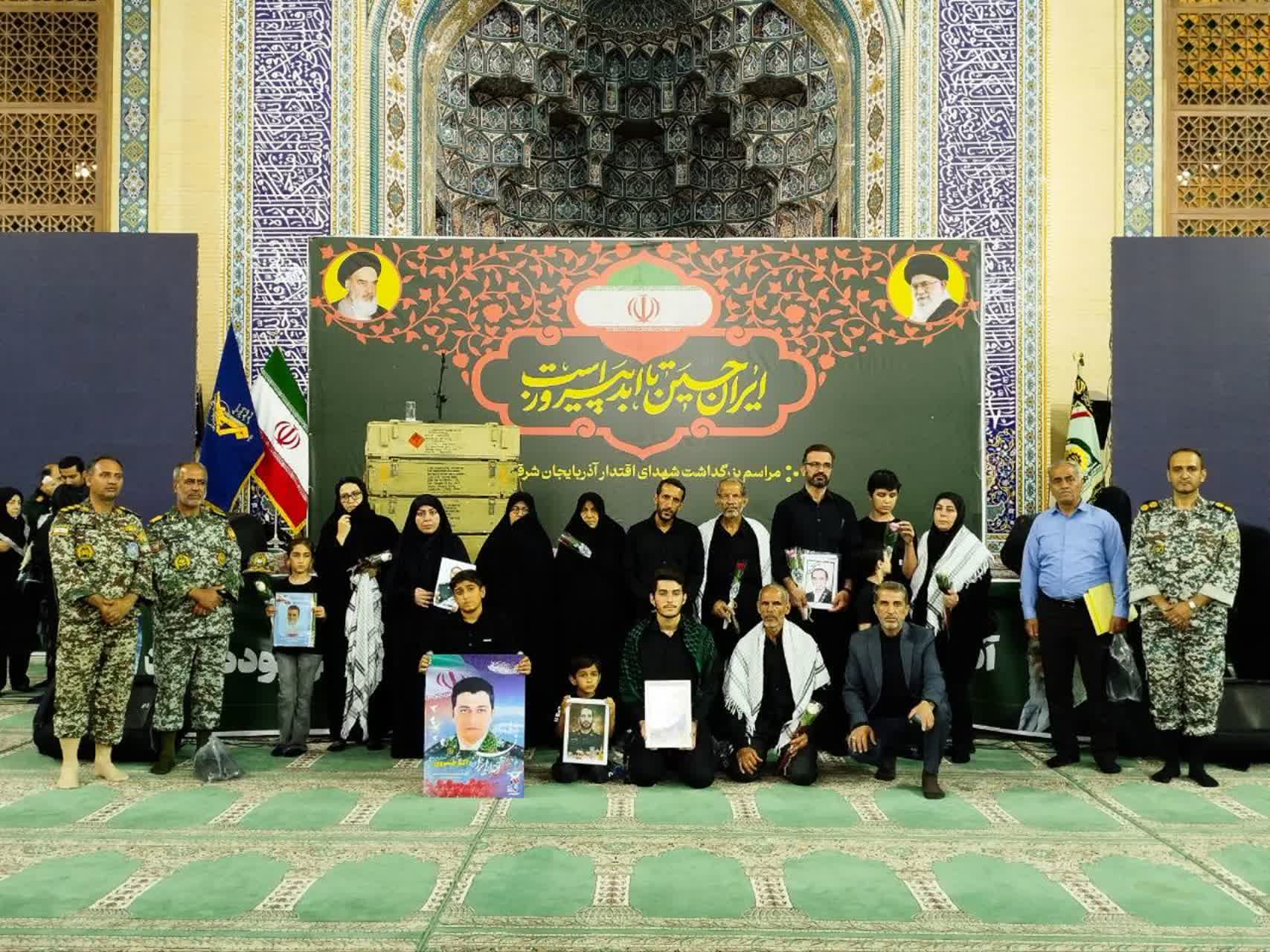 حضور خانواده شهدای جنگ تحمیلی ۱۲ روزه شهرستان مرند در مراسم گرامیداشت شهدای اقتدار آذربایجان شرقی