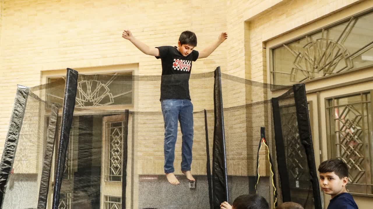 از محراب تا شهربازی؛ همه نسل‌ها پای کار!