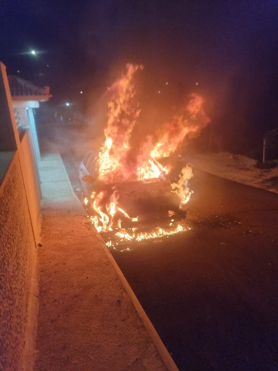 🔹شهرک‌نشینان صهیونیست در حمله به شرق رام‌الله، خودروهای فلسطینیان را به آتش کشیدند.