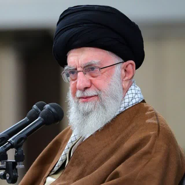 برای خیلی‌ها که بین انقلابی‌گری و برخورد منطقی منافات می‌بینند، عمل انقلابی همراه با تشکیلاتی منطقی و دقیق و حساب شده، قابل جمع نیست.