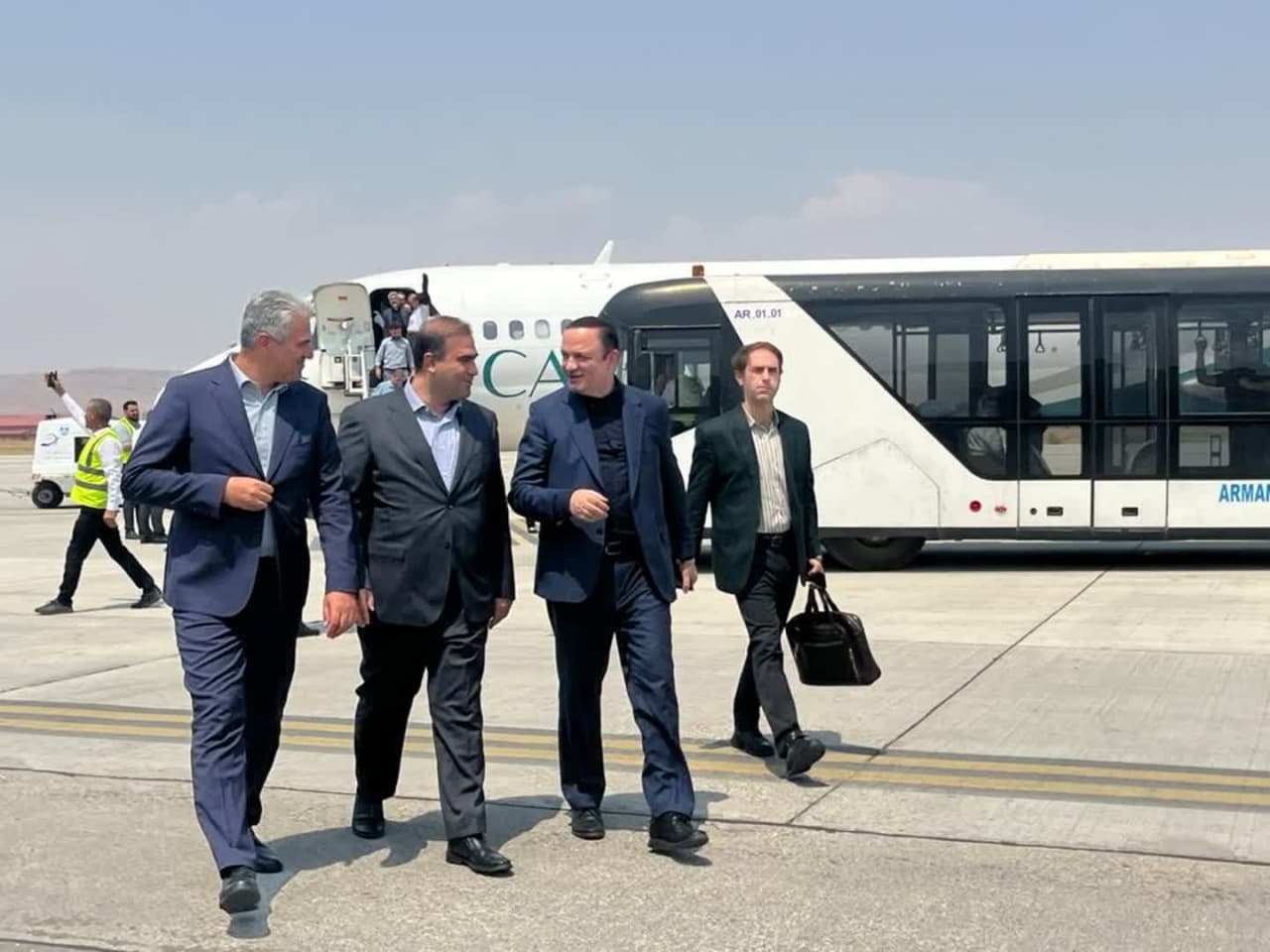 دبیر شورای‌عالی مناطق آزاد کشور به ارس سفر کرد.