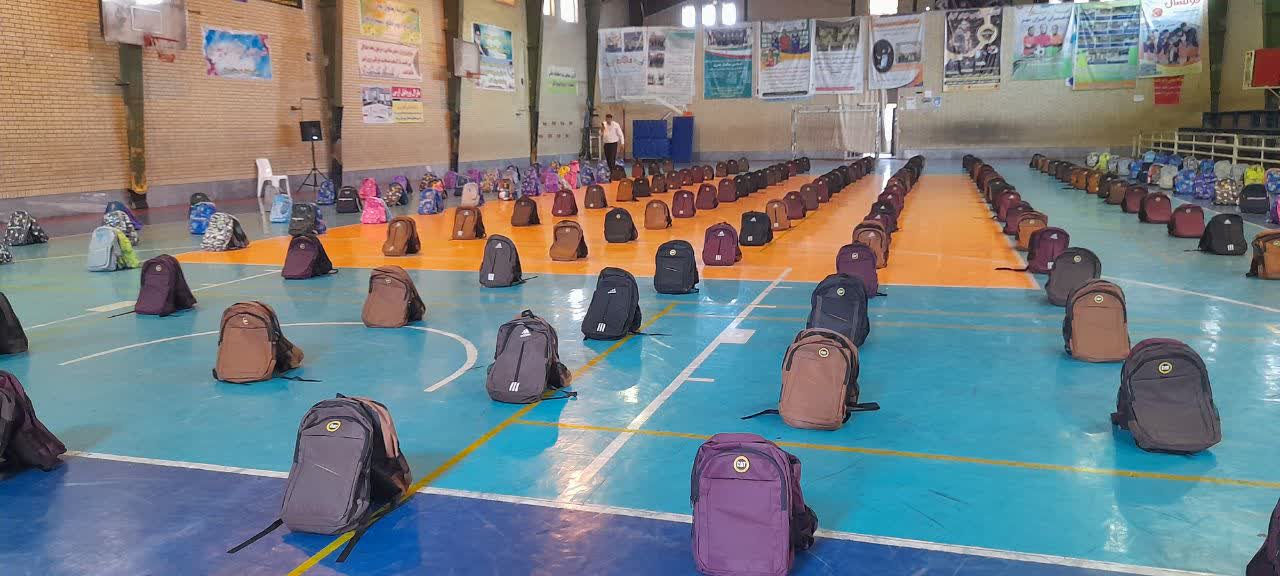 توزیع ۴۵۰ بسته تحصیلی بین دانش‌آموزان تحت حمایت کمیته امداد در مرند