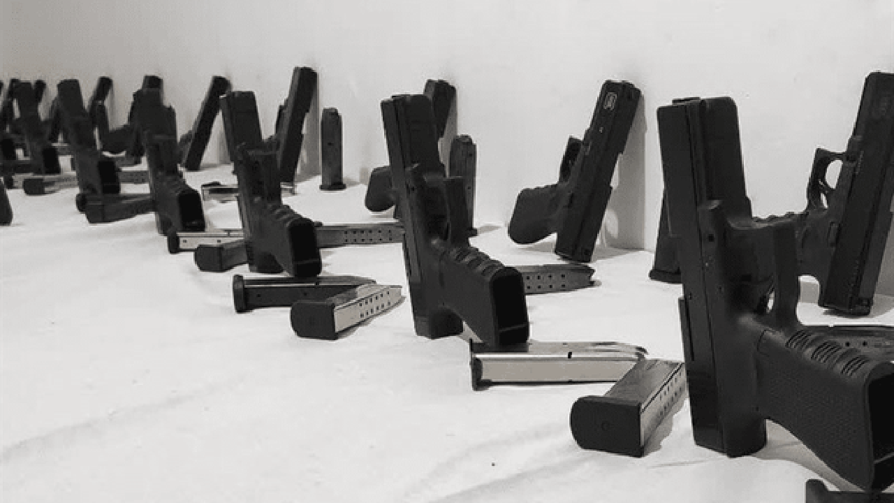 🎥 کشف بیش از ۱۰۰ کلت کمری و سلاح گرم در پایتخت