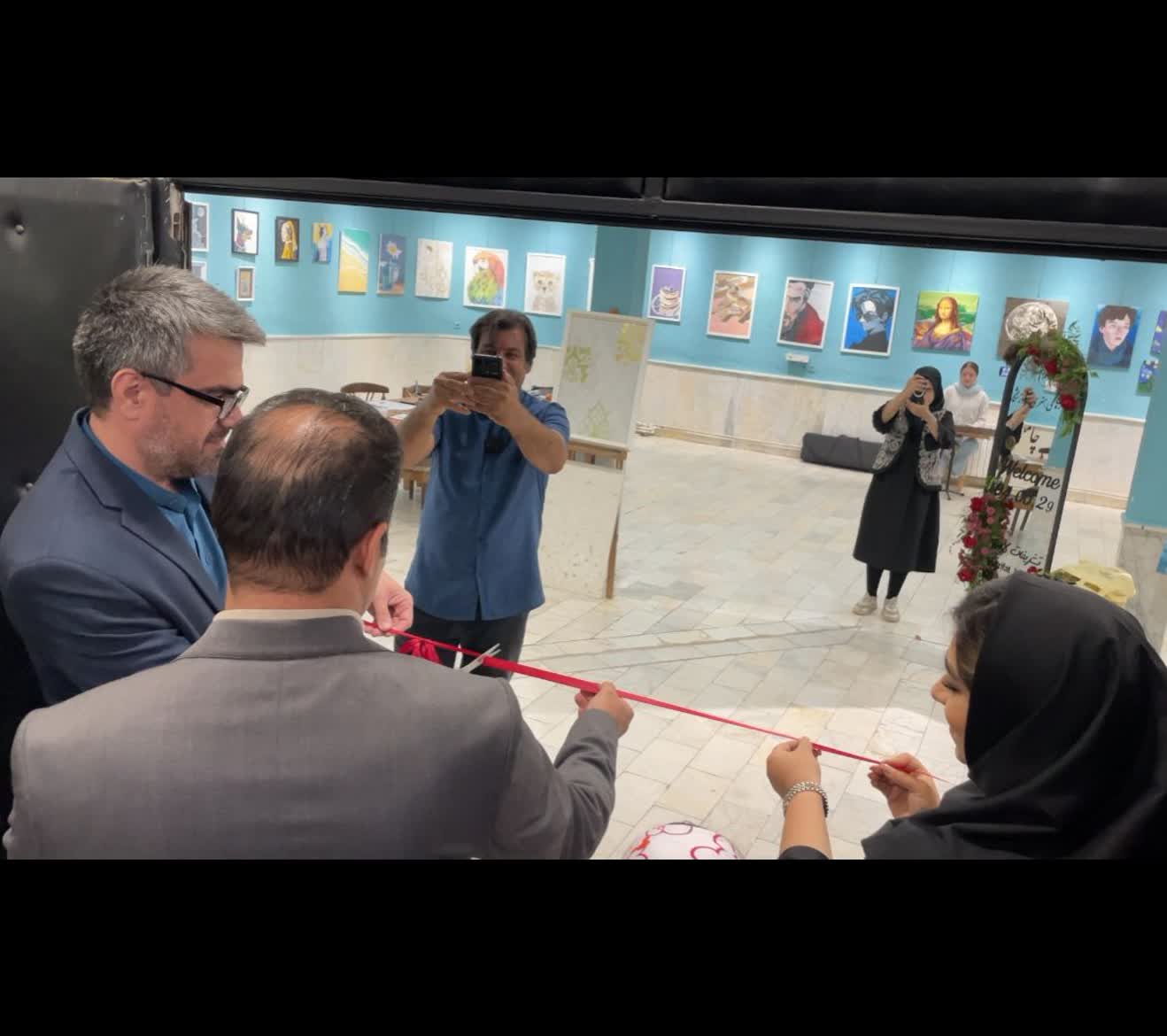 نمایشگاه آثار طراحی و نقاشی چامه در مرند برگزار شد.