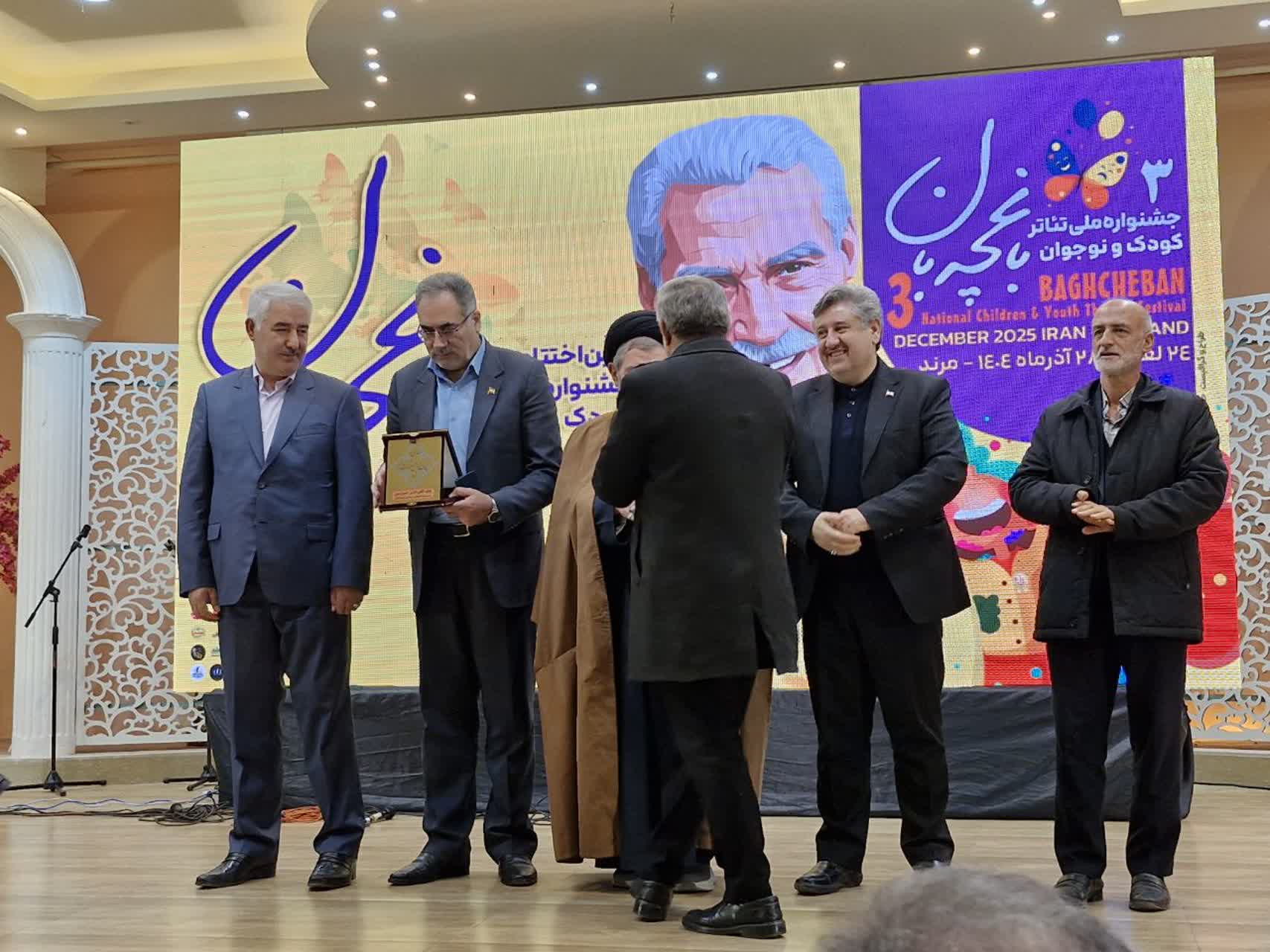 آیین اختتامیه سومین جشنواره ملی تئاتر کودک و نوجوان «باغچه‌بان» در مرند برگزار شد