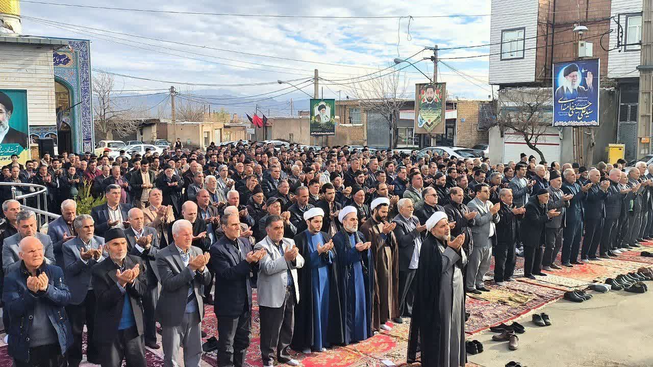 نماز عید فطر شهر کشکسرای‌ با حضور اقشار مختلف مردم اعم از برادران و خواهران 1 فروردین 1405