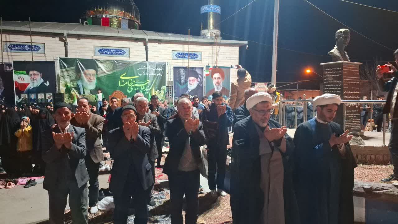 اقامه نماز استغاثه مردم شهید پرور شهر کشکسرای همزمان با سراسر کشور در ساعت ۲۲ ، دوازده فروردین ۱۴۰۵ در پی تجاوز رژیم صهیونیستی و آمریکا به ایران