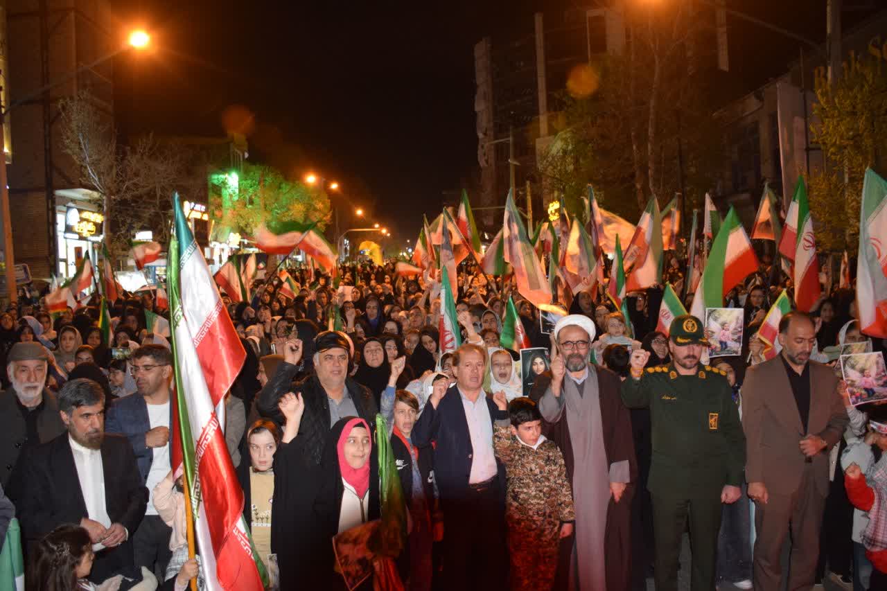 تجمع دختران مرندی بمناسبت ولادت با سعادت حضرت معصومه ( سلام الله علیها )  و اعلام بیعت با مقام معظم رهبری