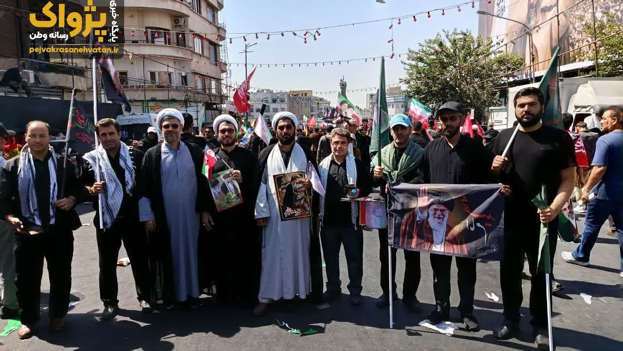 فرمانده بسیج دانشجویی و دانشگاهیان دانشگاه آزاد اسلامی مرند در مراسم وداع حضور یافتند